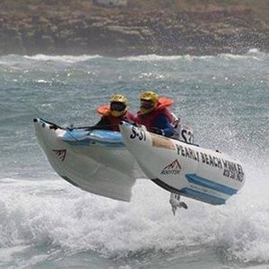  ‘n Aksiefoto van Rynhardt Koekemoer en Tiekie Morkel tydens die Trans Agulhas Rubberbootwedren 